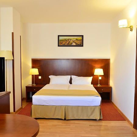Hotel Miraj Râmnicu Vâlcea Extérieur photo