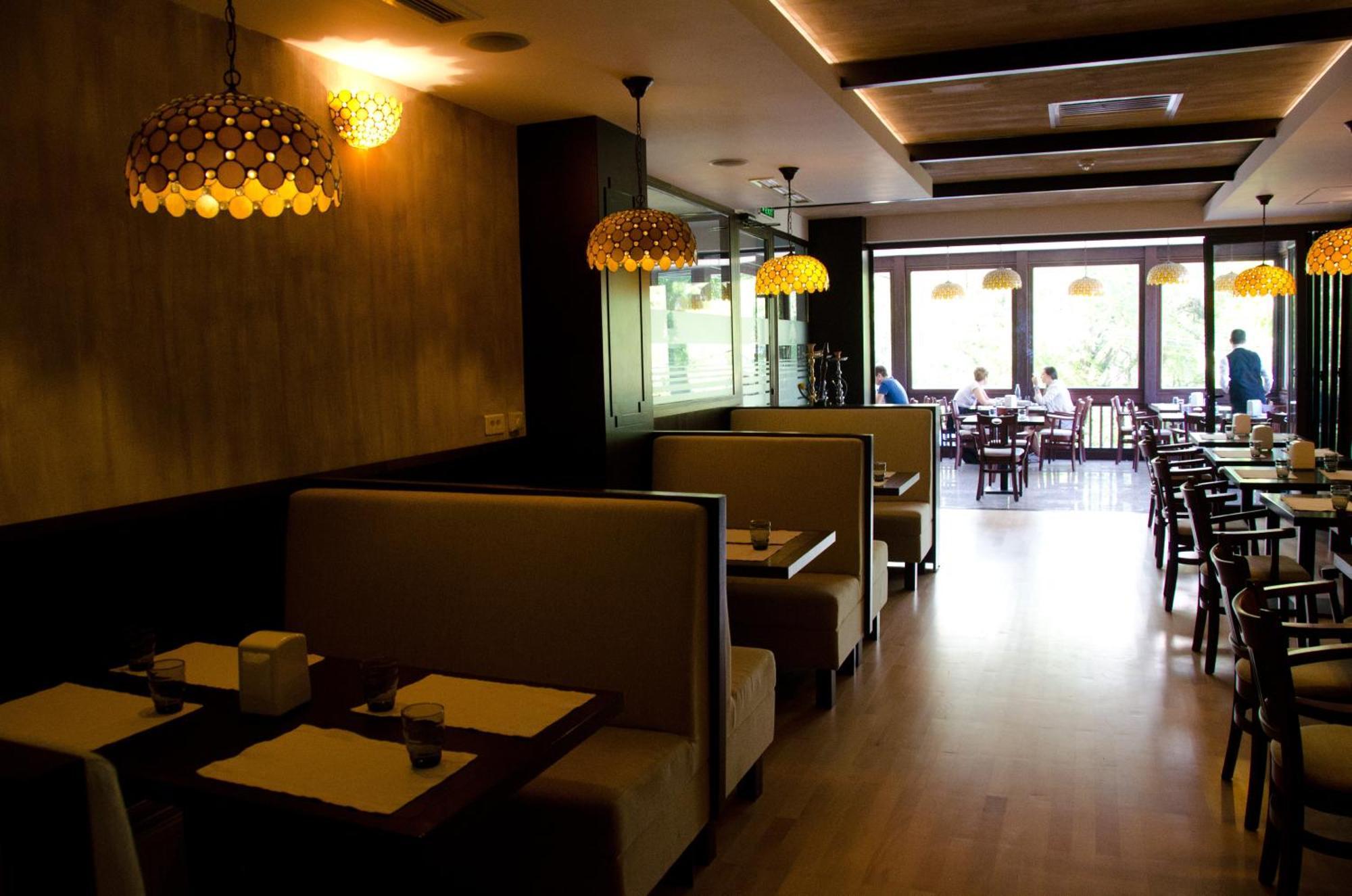 Hotel Miraj Râmnicu Vâlcea Restaurant photo